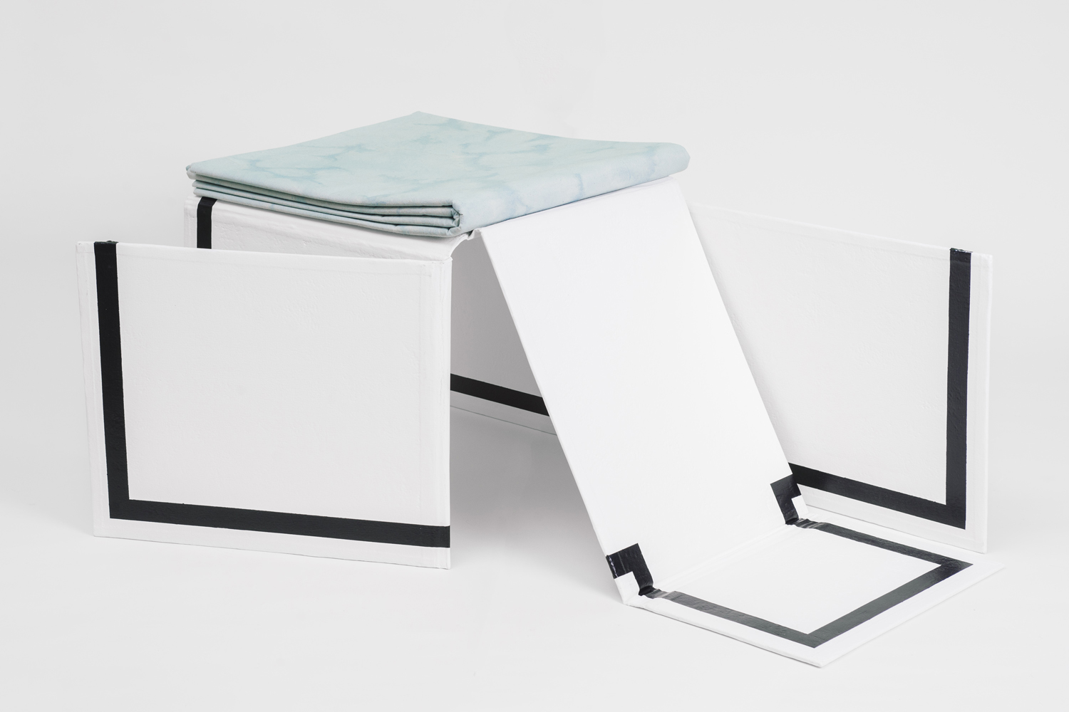 Dematerialization: “Escape Attempts” at Shulamit Nazarian