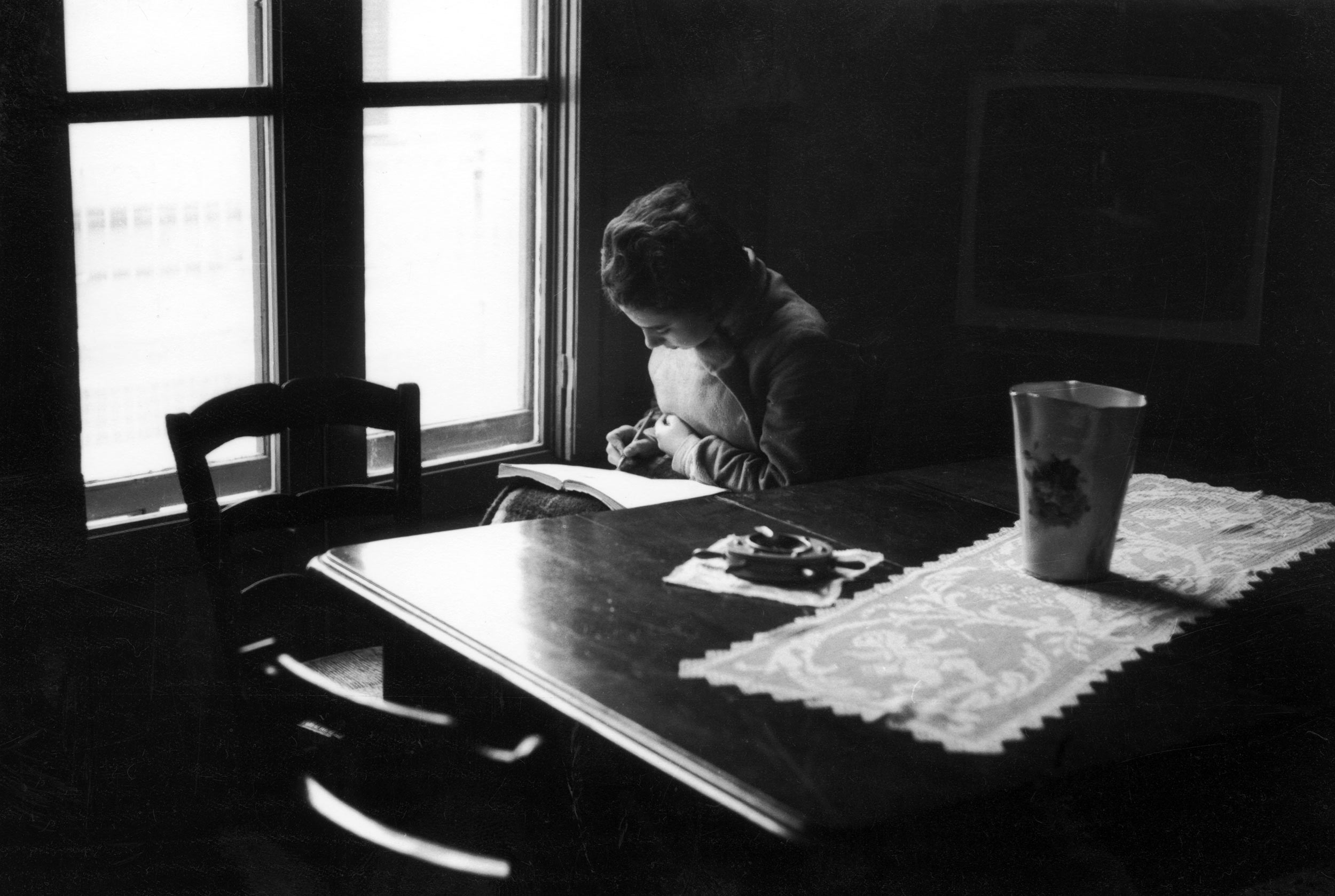 Big books and bigger sticker prices are for big boys, only, researchers conclude