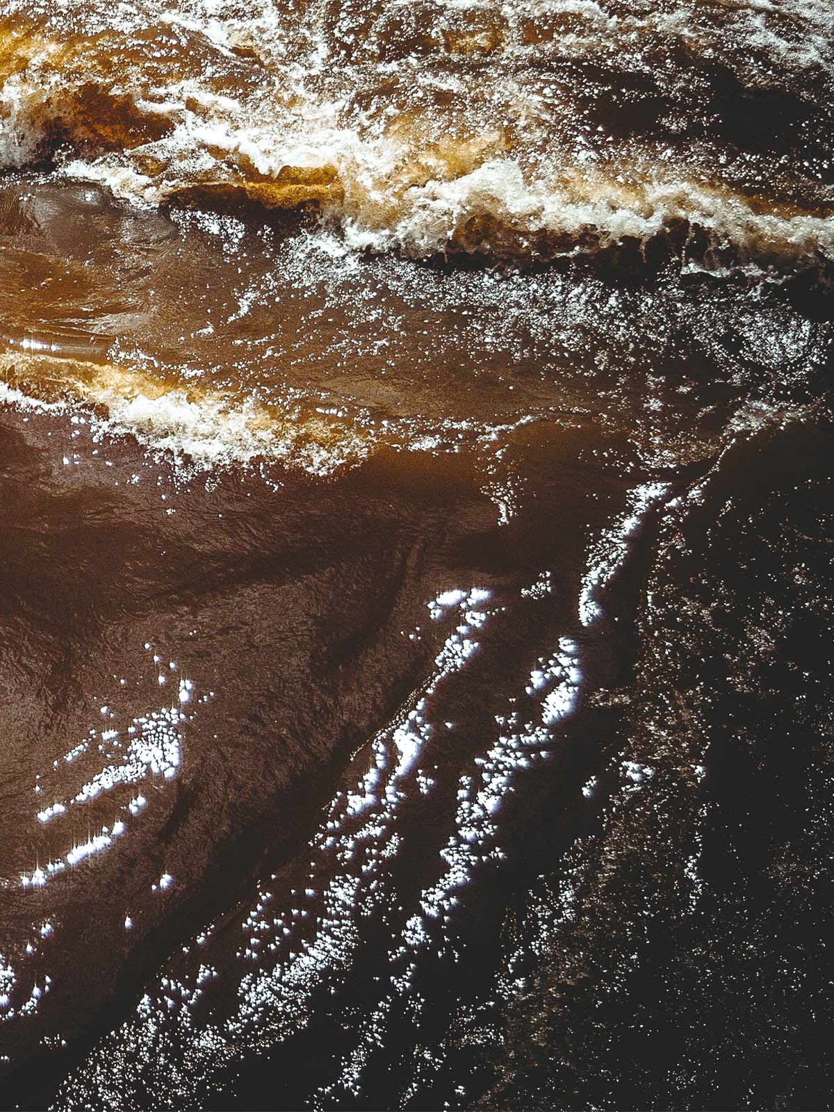 Detroit public schools bring in bottled water to combat contamination