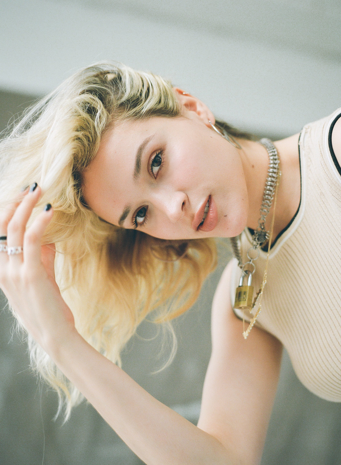 Lolo Zouaï’s tour rider: tea, essential oils, and racing jackets