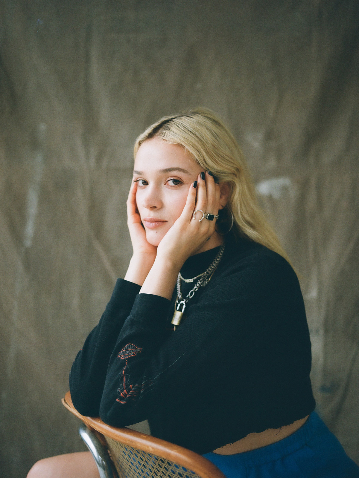 Lolo Zouaï’s tour rider: tea, essential oils, and racing jackets