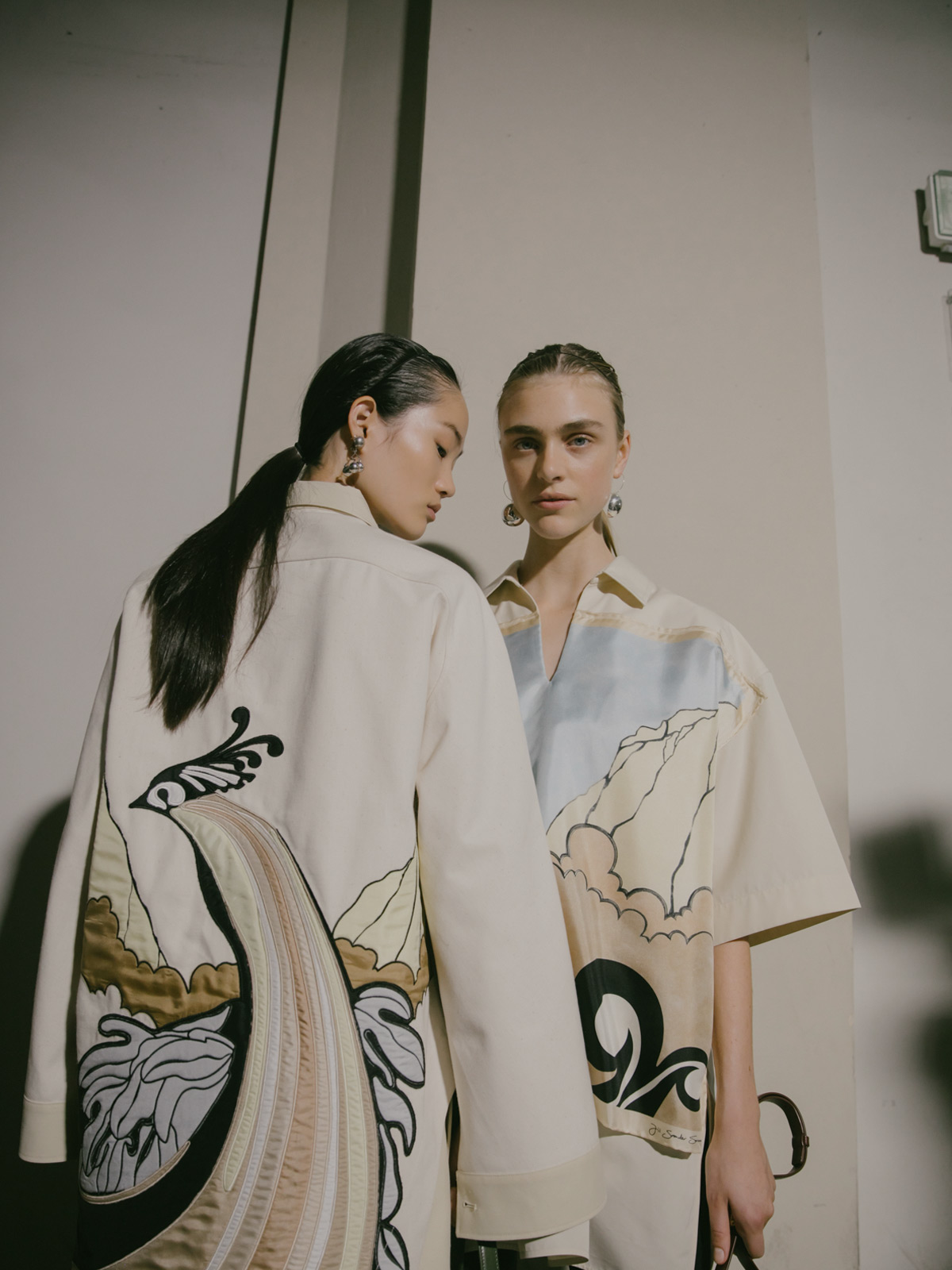 Jil Sander embellishes its signature minimalism with astrology and elegant ’60s prints