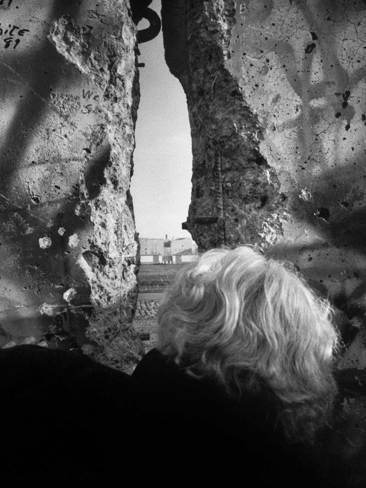 The fall of the Berlin Wall: a visual timeline