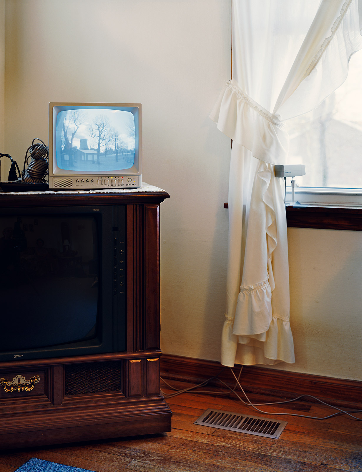 Mitch Epstein confronts America’s psychological darkness in ‘Sunshine Hotel’