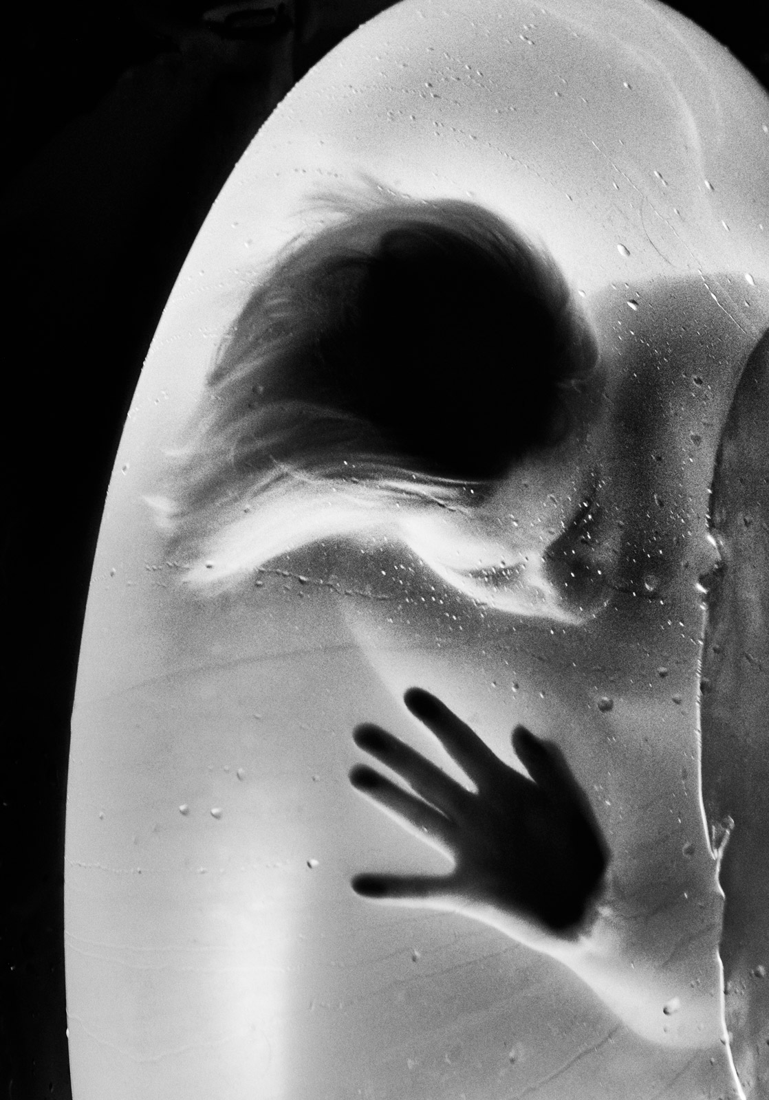 Mavi Phoenix is reborn in their music video for ‘Boys Toys’