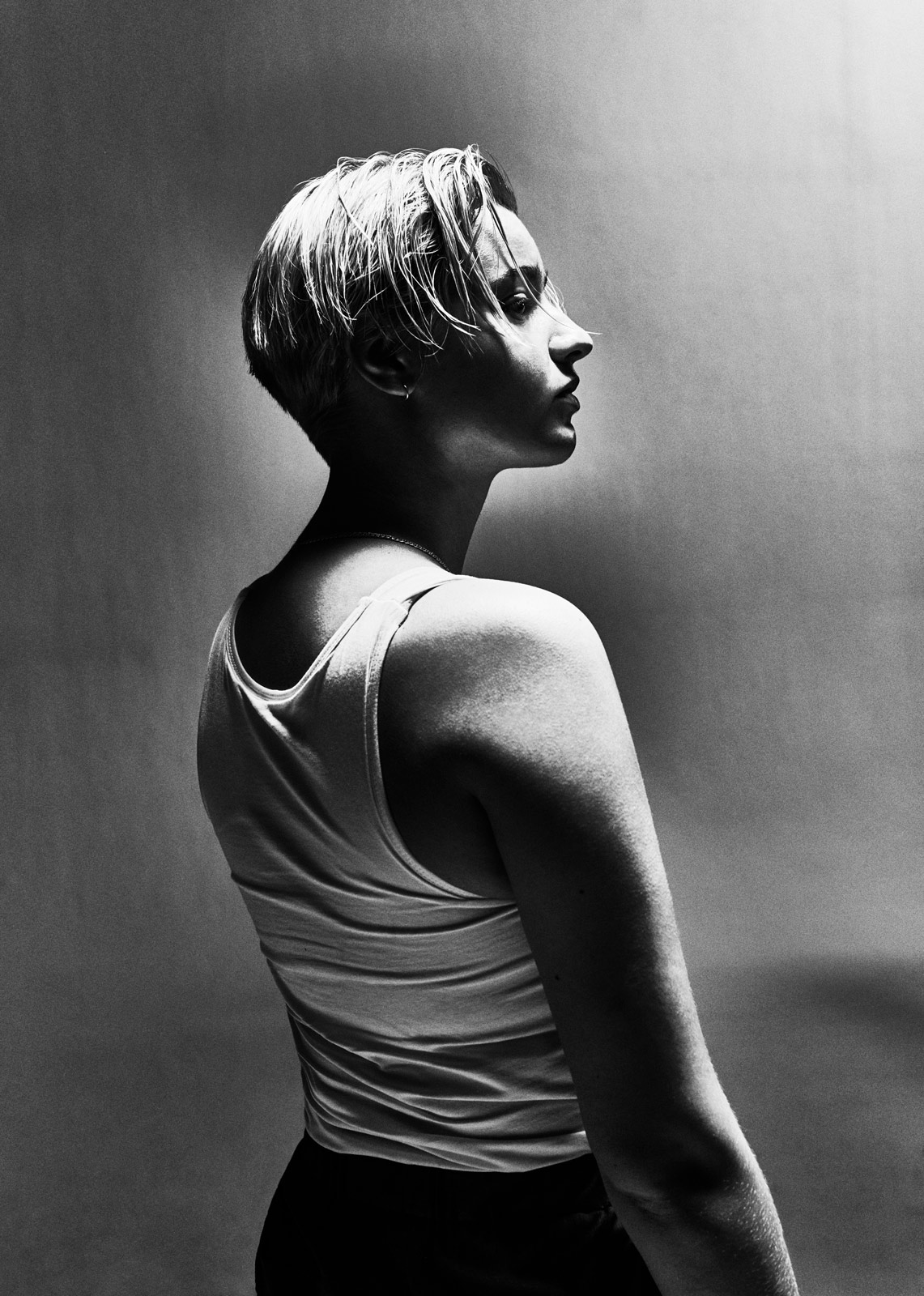 Mavi Phoenix is reborn in their music video for ‘Boys Toys’