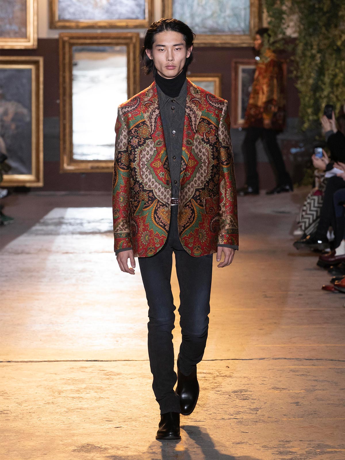 Kean Etro invites us to his family hearth with this cozy, intimate collection