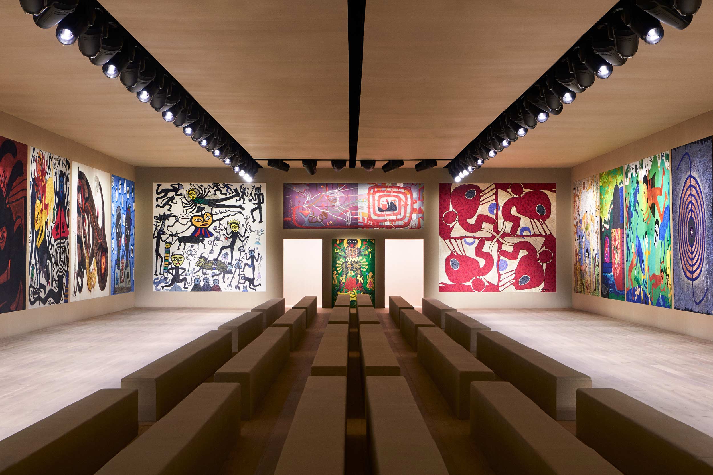 Dior Couture reveals purity through contrast