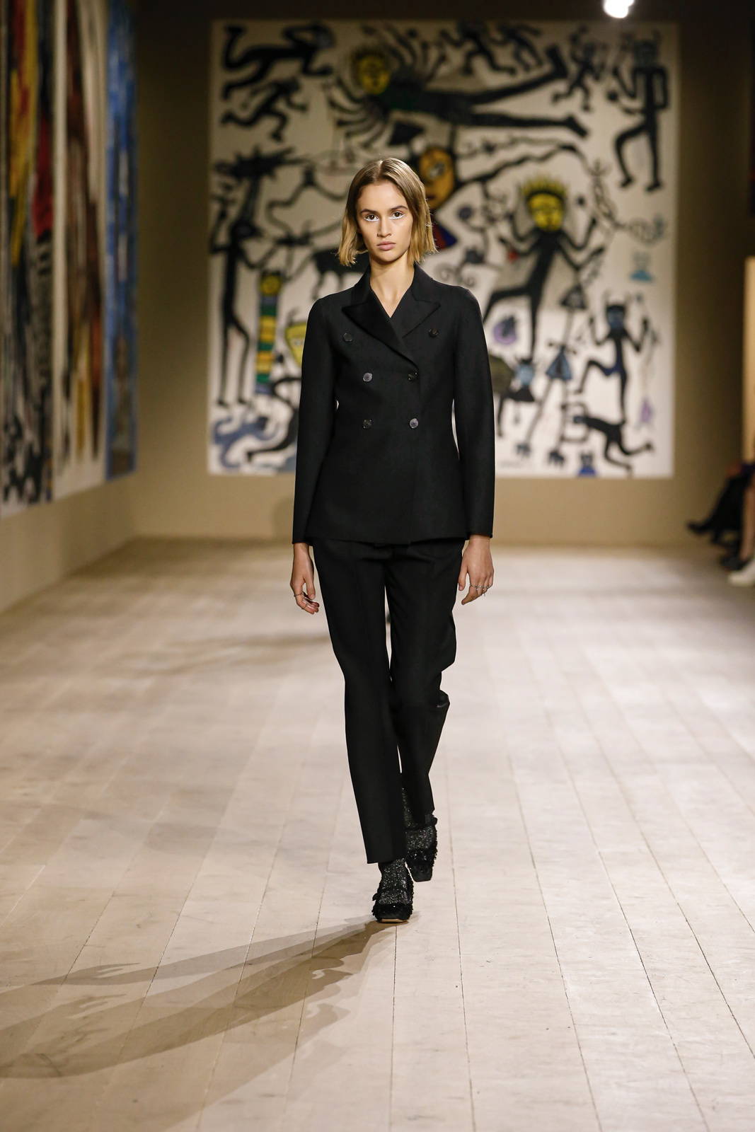 Dior Couture reveals purity through contrast