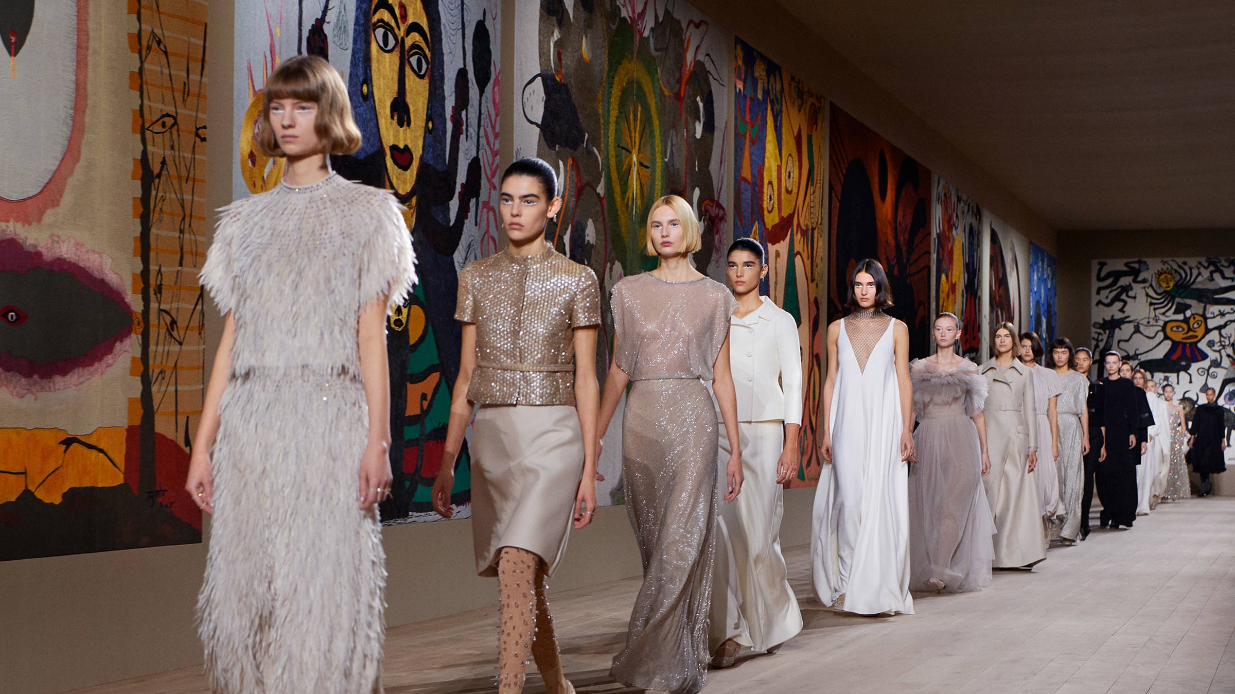 Dior Couture reveals purity through contrast