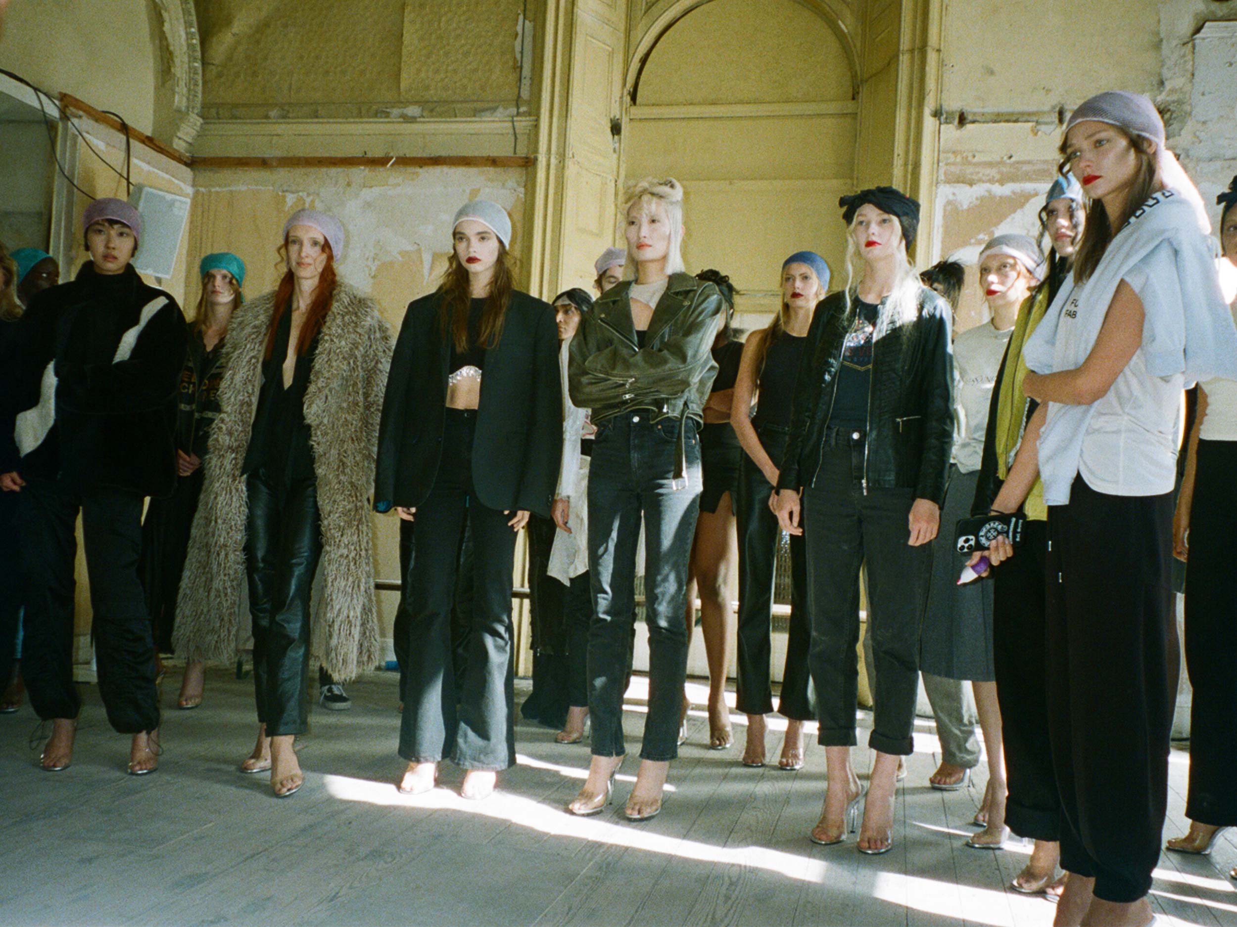 With seductive stares and smeared red pouts, Dilara Findikoglu’s latest presentation merges fantasy and classicism