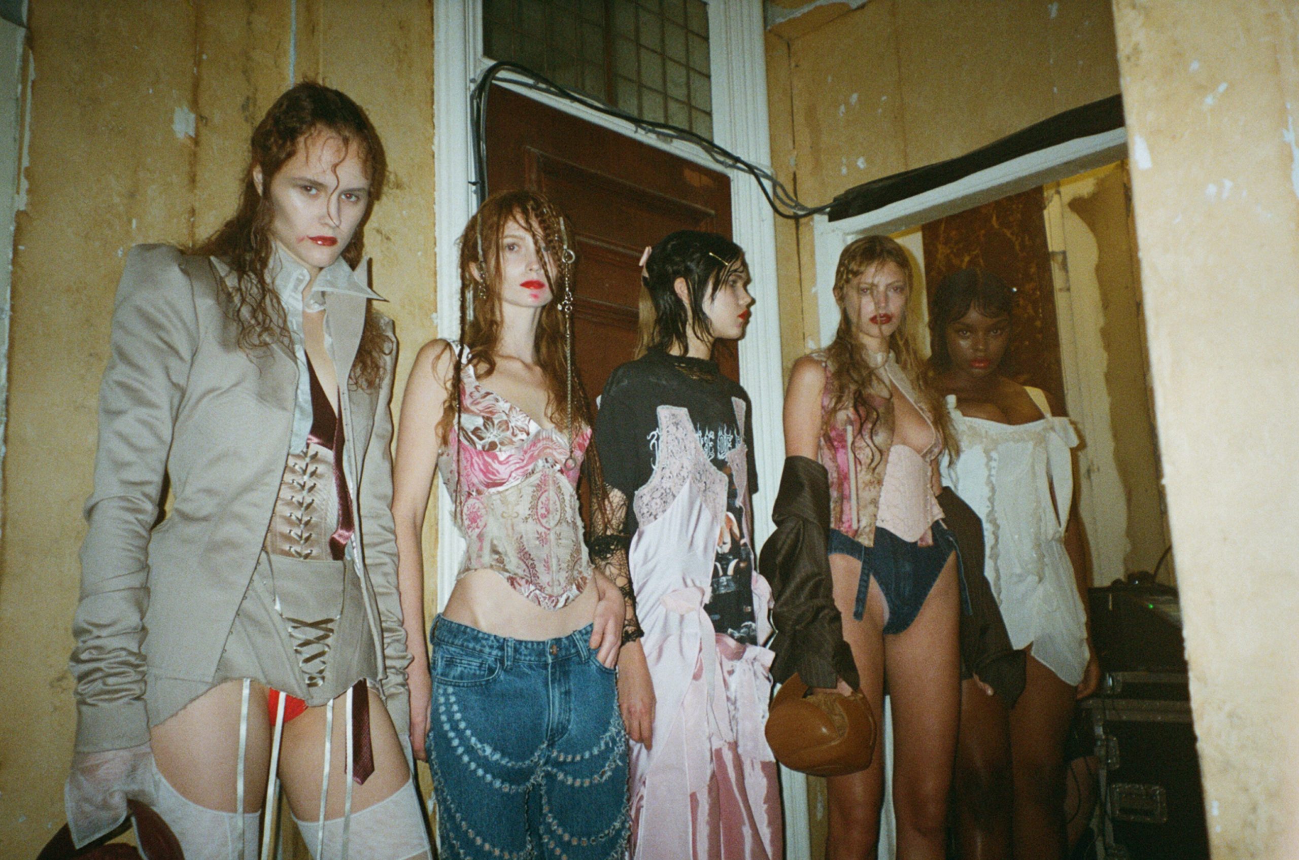 With seductive stares and smeared red pouts, Dilara Findikoglu’s latest presentation merges fantasy and classicism