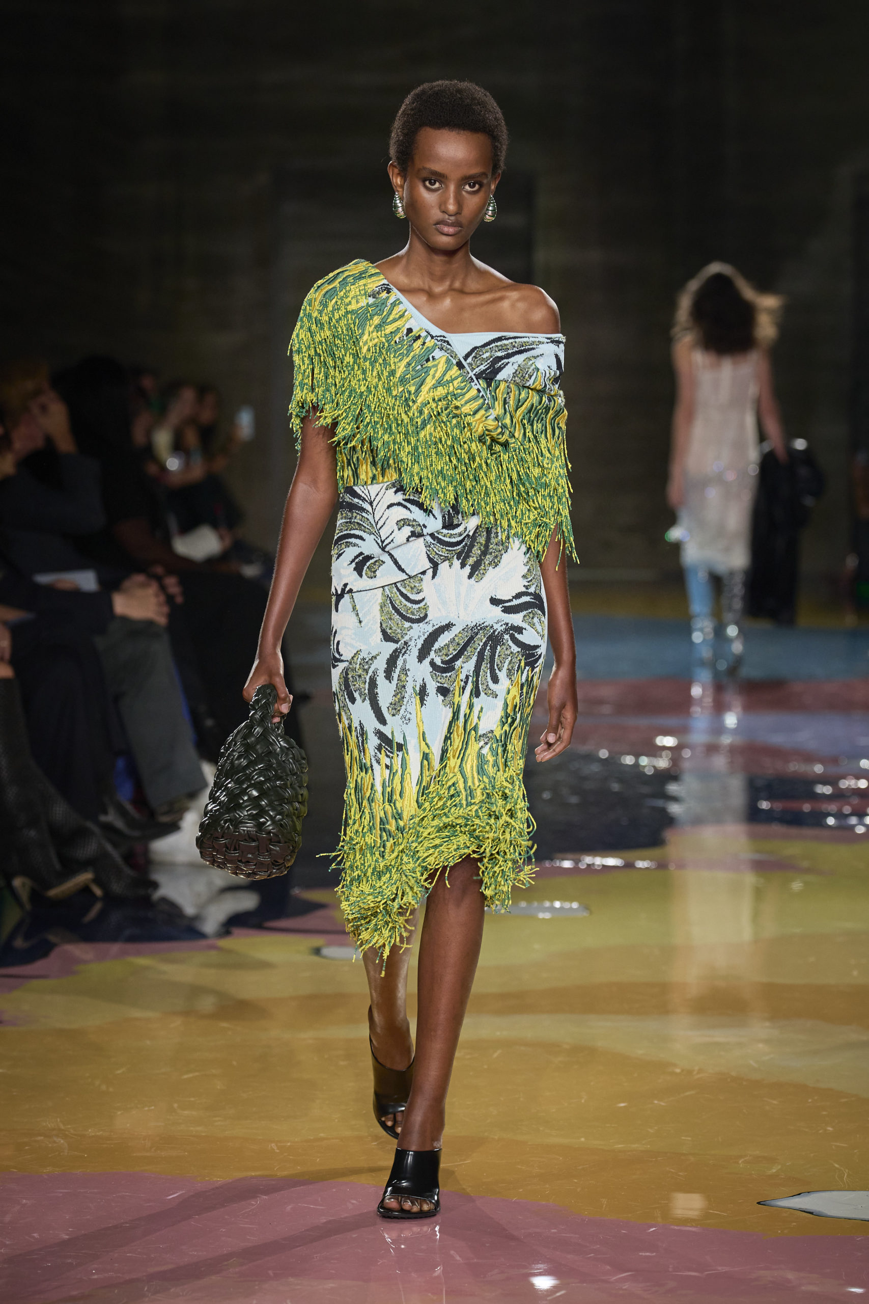 Bottega Veneta’s Spring/Summer 2023 makes the brown paper bag an object of elegance