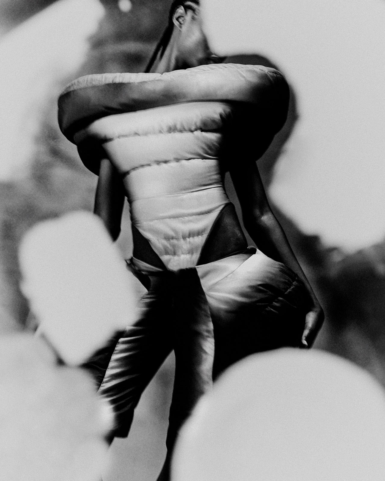 In Izzy Du’s hands, everything is seamlessly constructed and rationally progressive