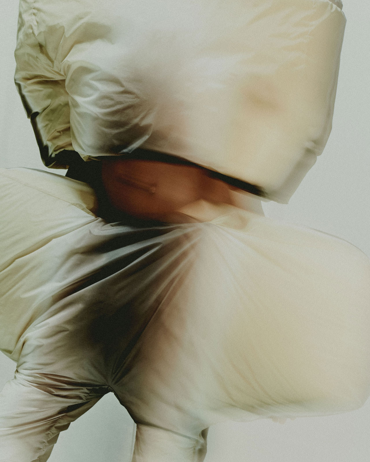 In Izzy Du’s hands, everything is seamlessly constructed and rationally progressive