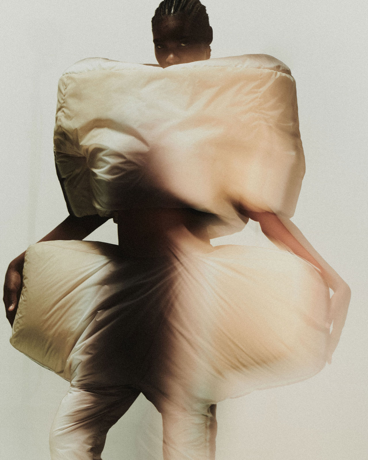 In Izzy Du’s hands, everything is seamlessly constructed and rationally progressive