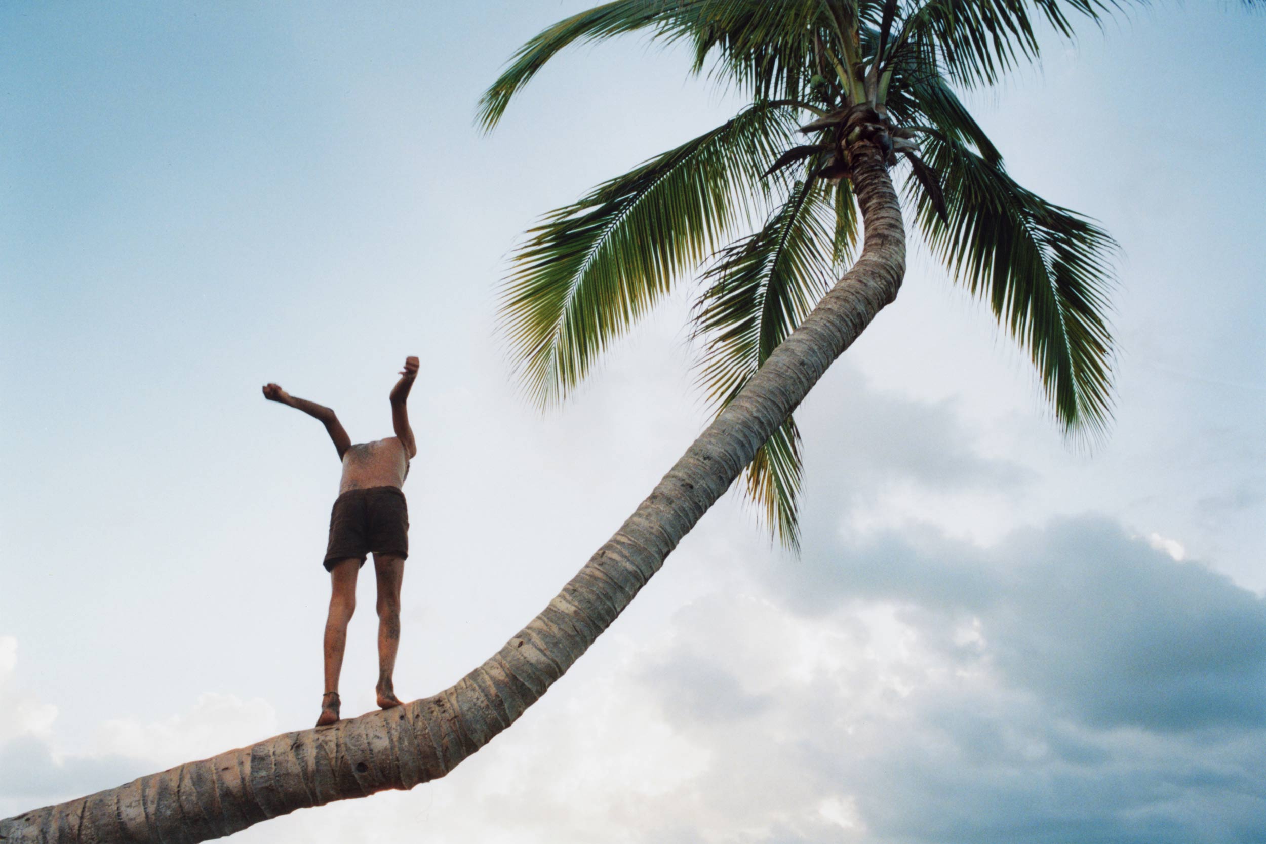 ‘De cara al sol’ is a photographic odyssey