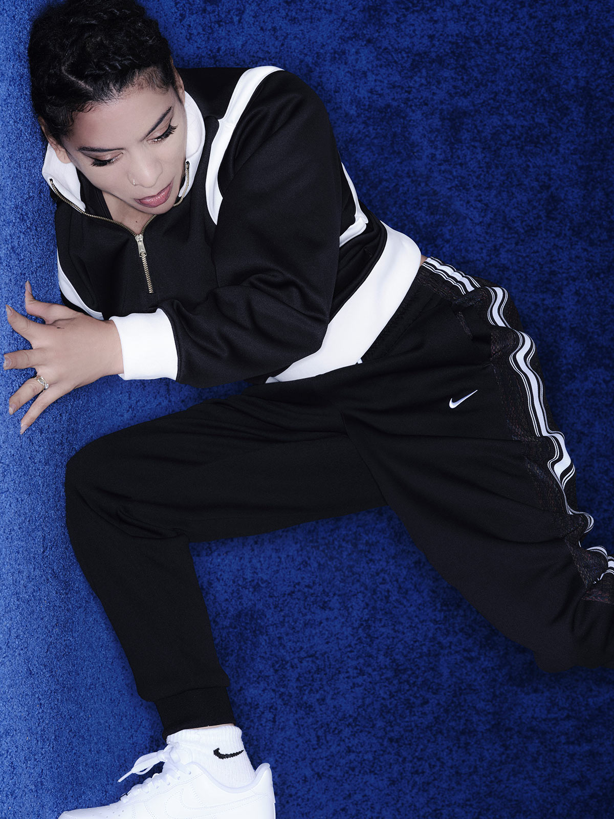 B-girls shoulder the history of breaking