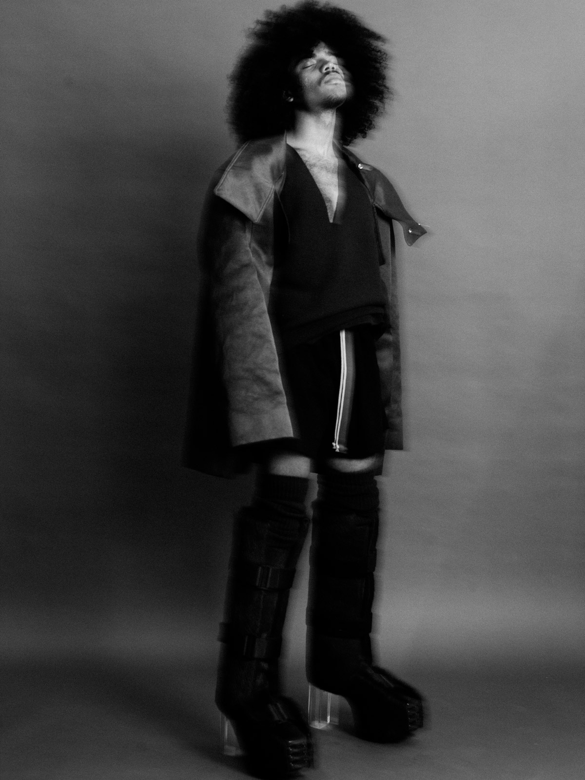 Samuel de Saboia navigates chaos on canvas