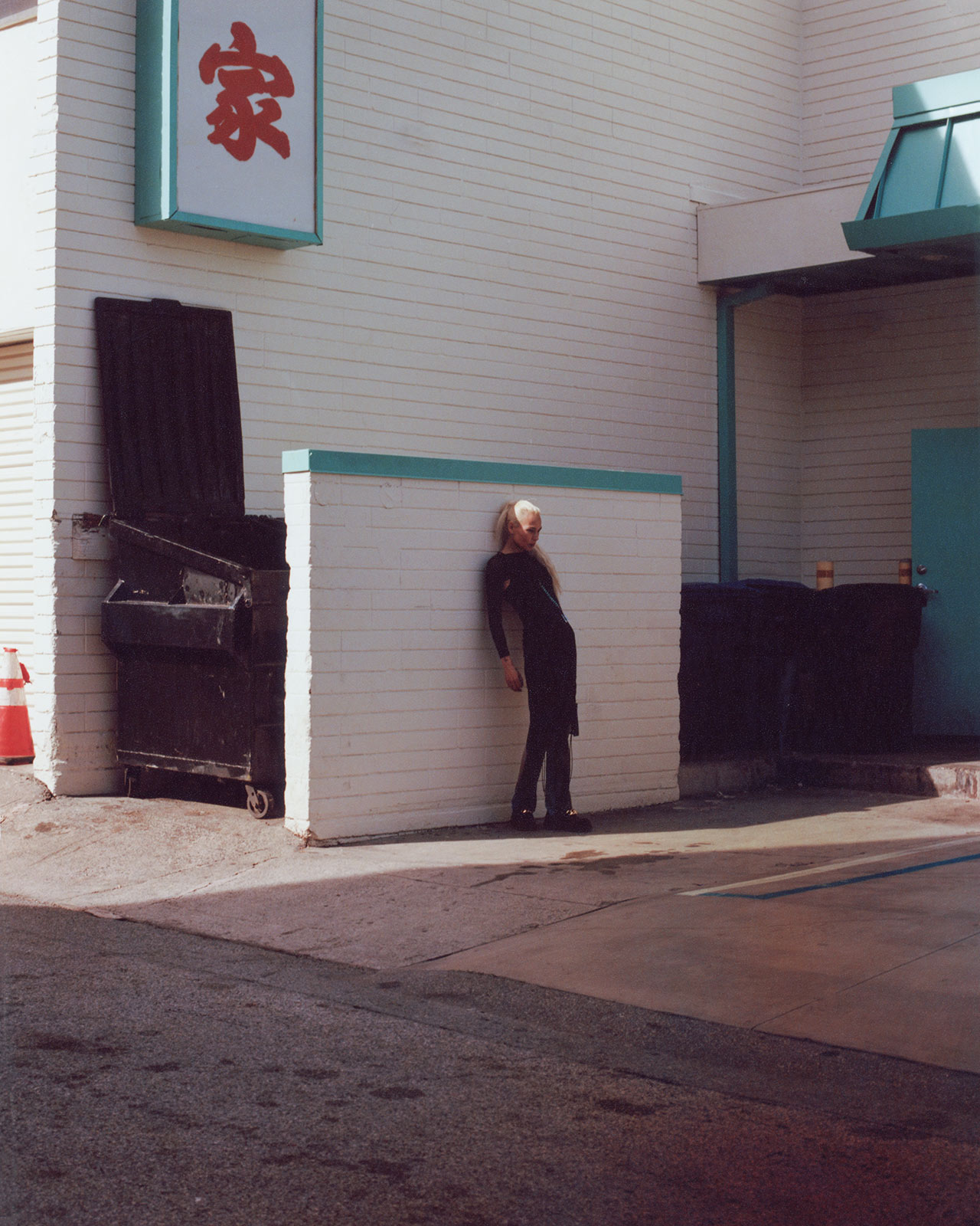 Aïsha Devi lives in the fifth dimension