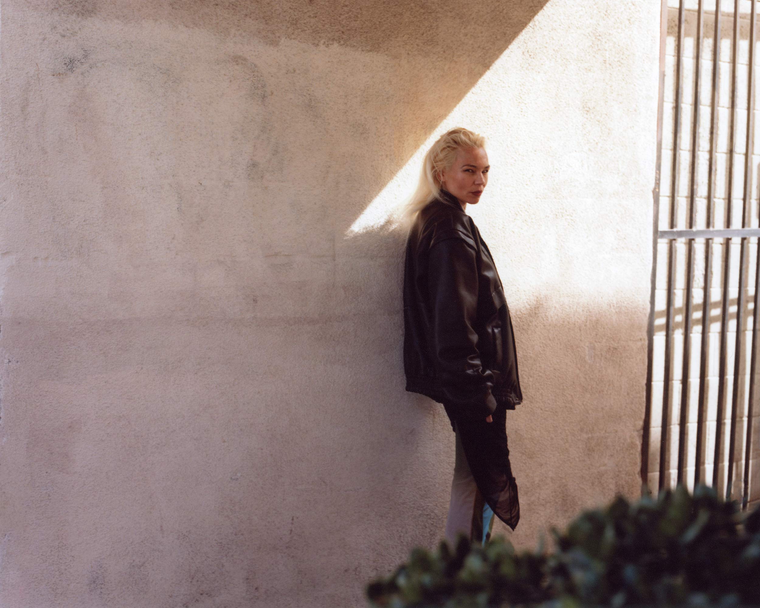 Aïsha Devi lives in the fifth dimension