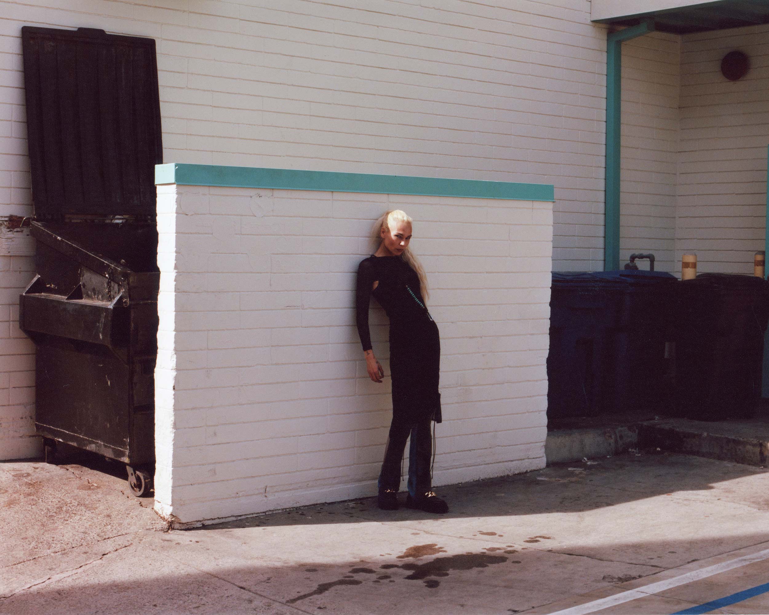 Aïsha Devi lives in the fifth dimension