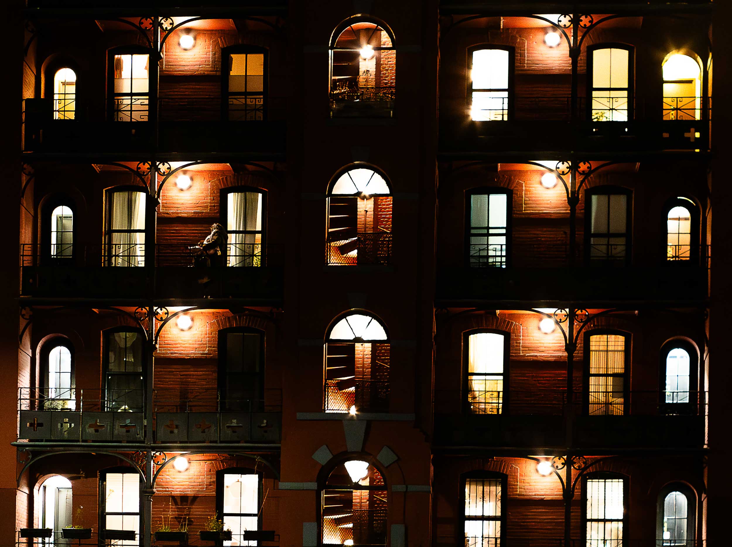 David Gray’s ‘Wait For It’ renders New York City as a playground of light and shadow