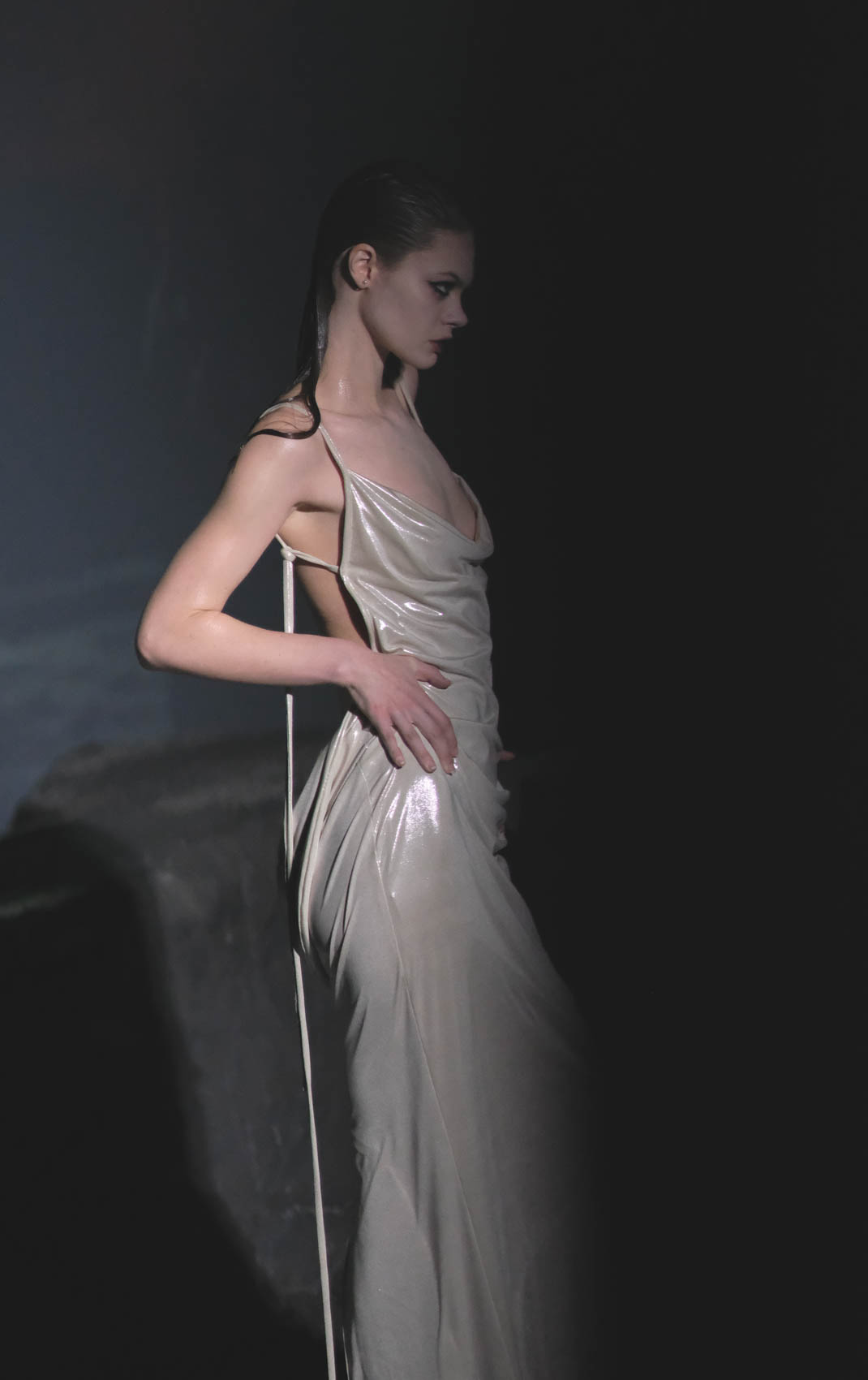 To bleed the myth of the American woman