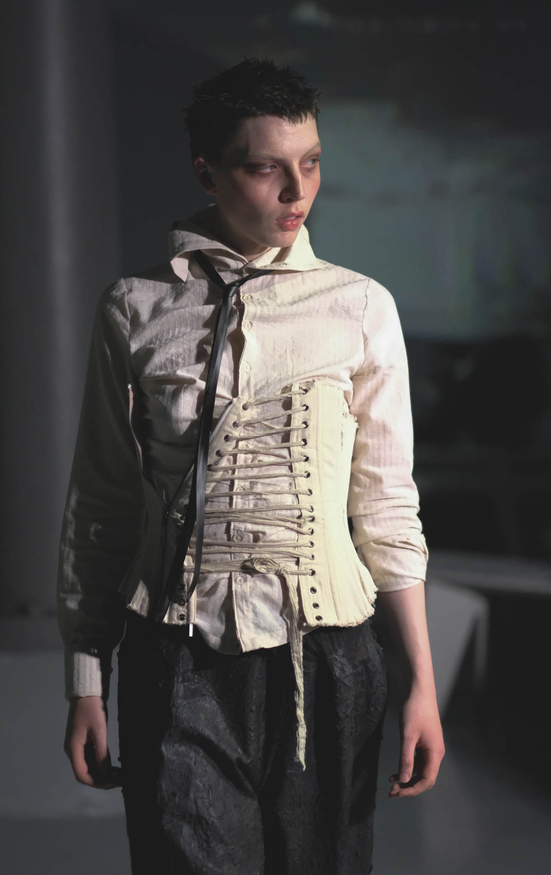 To bleed the myth of the American woman