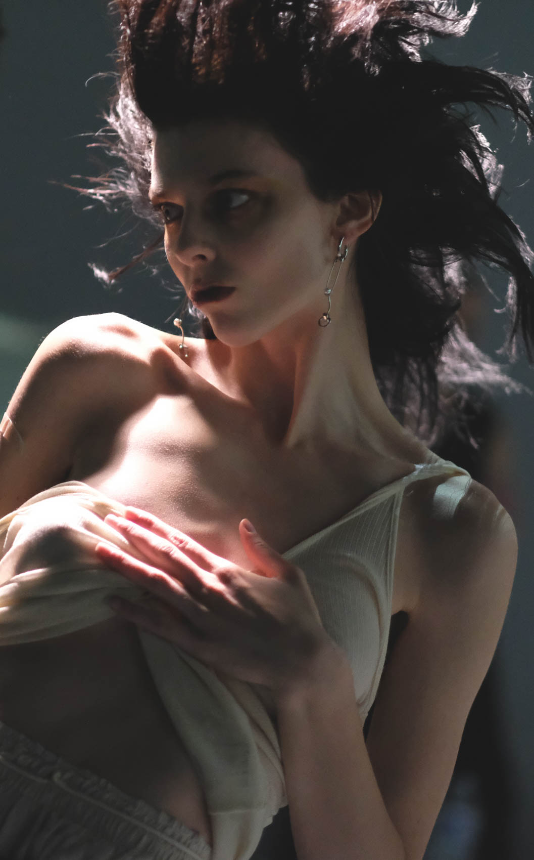 To bleed the myth of the American woman