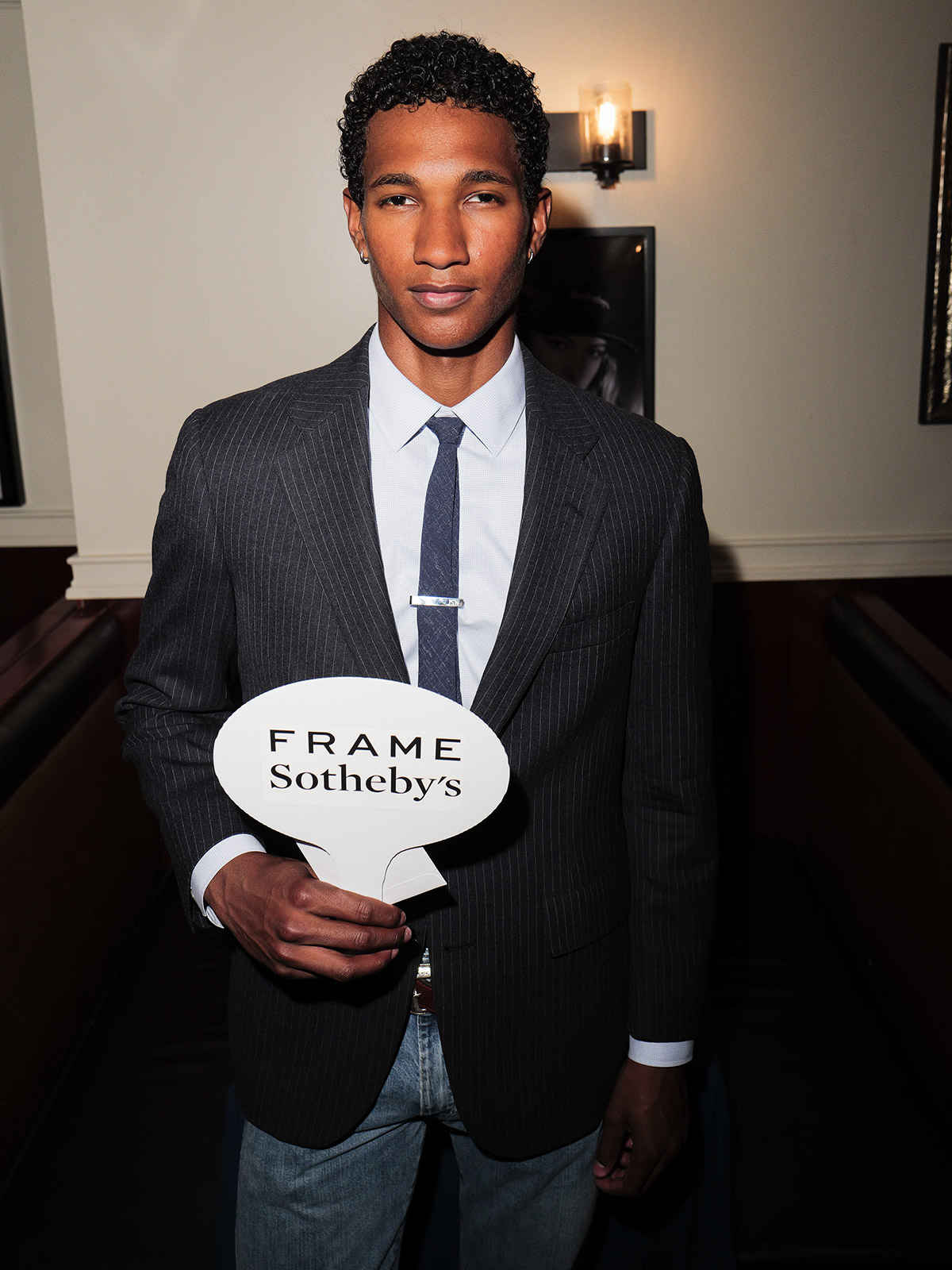 Lot 001: Dressing the auction house