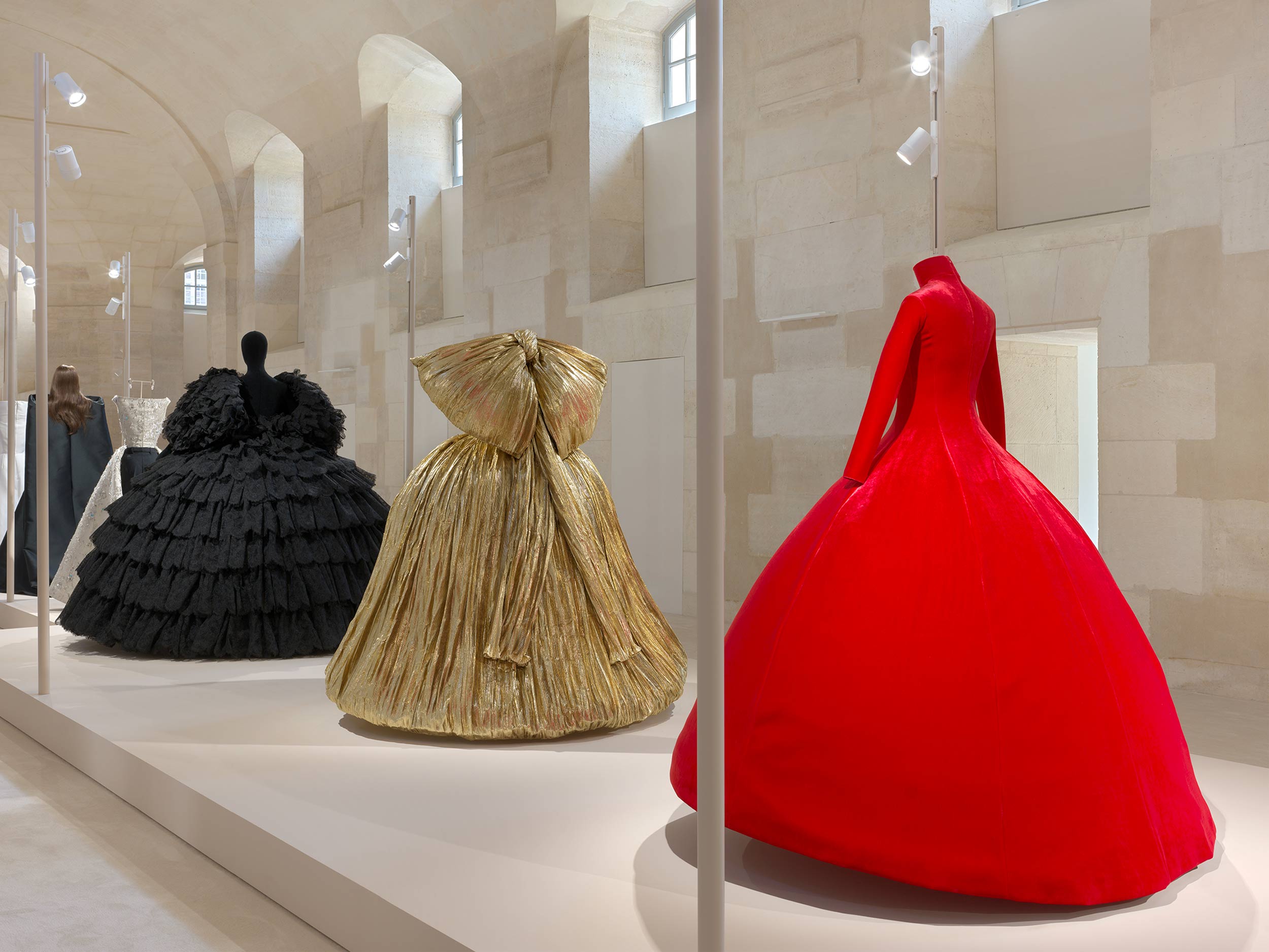 バレンシアガ BALENCIAGA by DEMNA 展覧会 カタログ（非売品) 非売品】『バレンシアガ by デムナ』展 カタログ BALENCIAGA - メルカリ